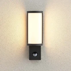 Lucande Jokum LED-Außenwandlampe, IP54, Sensor