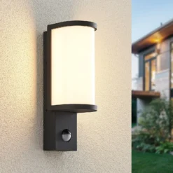 Lucande Jokum LED-Außenwandlampe, IP54, Sensor
