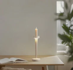 Lucande LED-Akku-Kerzenständer Lea, Vase, beige, 28 cm