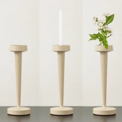 Lucande LED-Akku-Kerzenständer Lea, Vase, beige, 28 cm