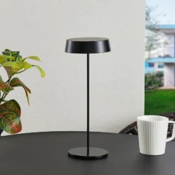 Lucande LED-Akkutischleuchte Tibia, schwarz, Alu, USB, IP54