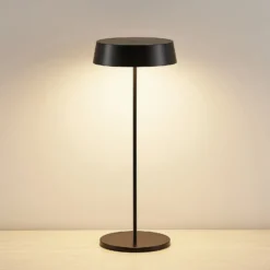 Lucande LED-Akkutischleuchte Tibia, schwarz, Alu, USB, IP54