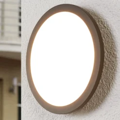 Lucande LED-Außendeckenleuchte Malena, Bewegungsmelder, IP65