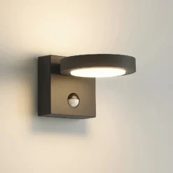 Lucande LED-Außenwandlampe Belna, Metall, Sensor, IP54