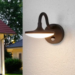 Lucande LED-Außenwandlampe Finny, Bewegungsmelder, IP54