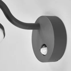 Lucande LED-Außenwandlampe Finny, Bewegungsmelder, IP54