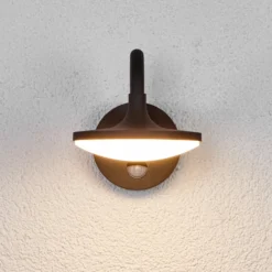 Lucande LED-Außenwandlampe Finny, Bewegungsmelder, IP54