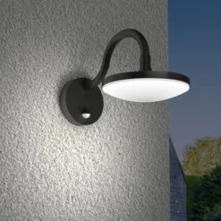 Lucande LED-Außenwandlampe Finny, Bewegungsmelder, IP54