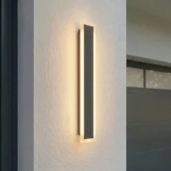 Lucande LED-Außenwandlampe Ilora, schwarz, 60 cm, CCT, IP65