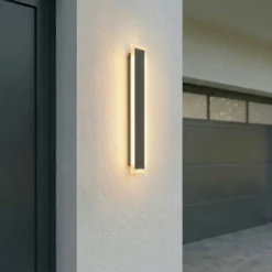 Lucande LED-Außenwandlampe Ilora, schwarz, 60 cm, CCT, IP65