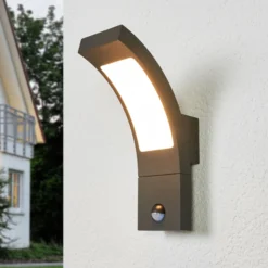 Lucande LED-Außenwandlampe Juvia, Sensor, 27 cm, grau, IP54