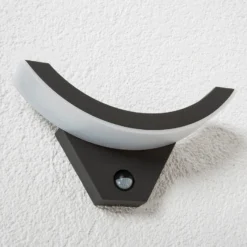 Lucande LED-Außenwandleuchte Half, Sensor, anthrazit, IP54
