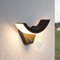Lucande LED-Außenwandleuchte Half, Sensor, anthrazit, IP54