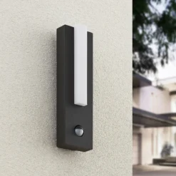 Lucande LED-Außenwandleuchte Virgalia, Bewegungsmelder, IP54