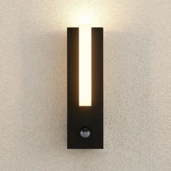 Lucande LED-Außenwandleuchte Virgalia, Bewegungsmelder, IP54