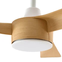 Lucande LED-Deckenventilator Airona, weiß/holz DC leise dim.