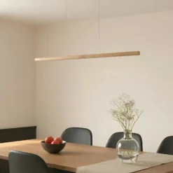 Lucande LED-Hängeleuchte Maruta, Holz, Balken, 120 cm, 3000K