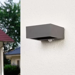 Lucande LED-Solarwandlampe Mahra, anthrazit, Metall, Sensor