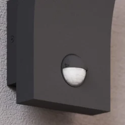 Lucande LED-Wandleuchte Timm, Sensor, 20cm, anthrazit, IP54