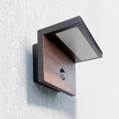 Lucande Lignus LED-Außenwandlampe, Bewegungsmelder