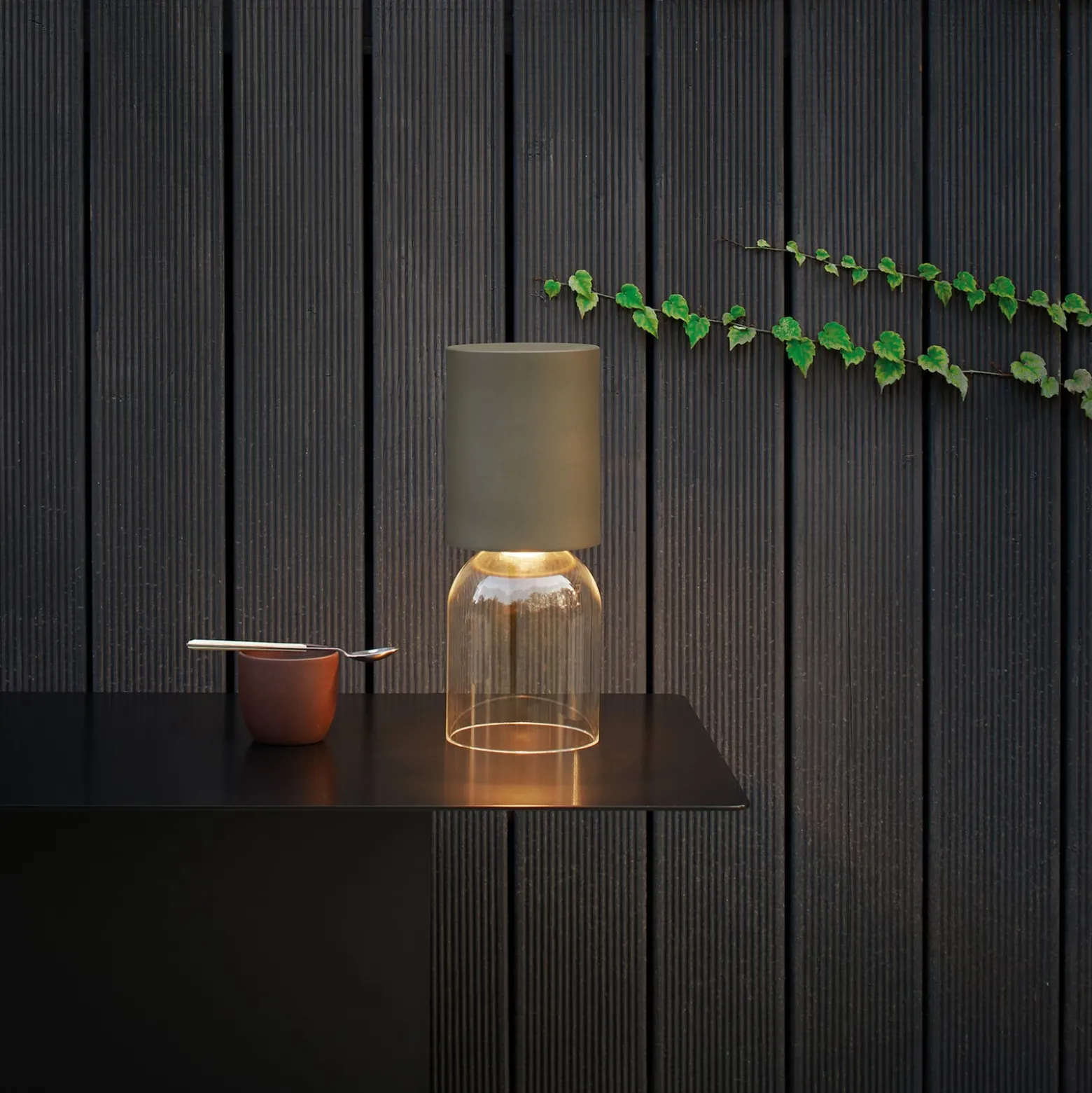 Luceplan Nui Mini Tischlampe mit Akku IP54, sand