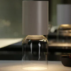 Luceplan Nui Mini Tischlampe mit Akku IP54, sand