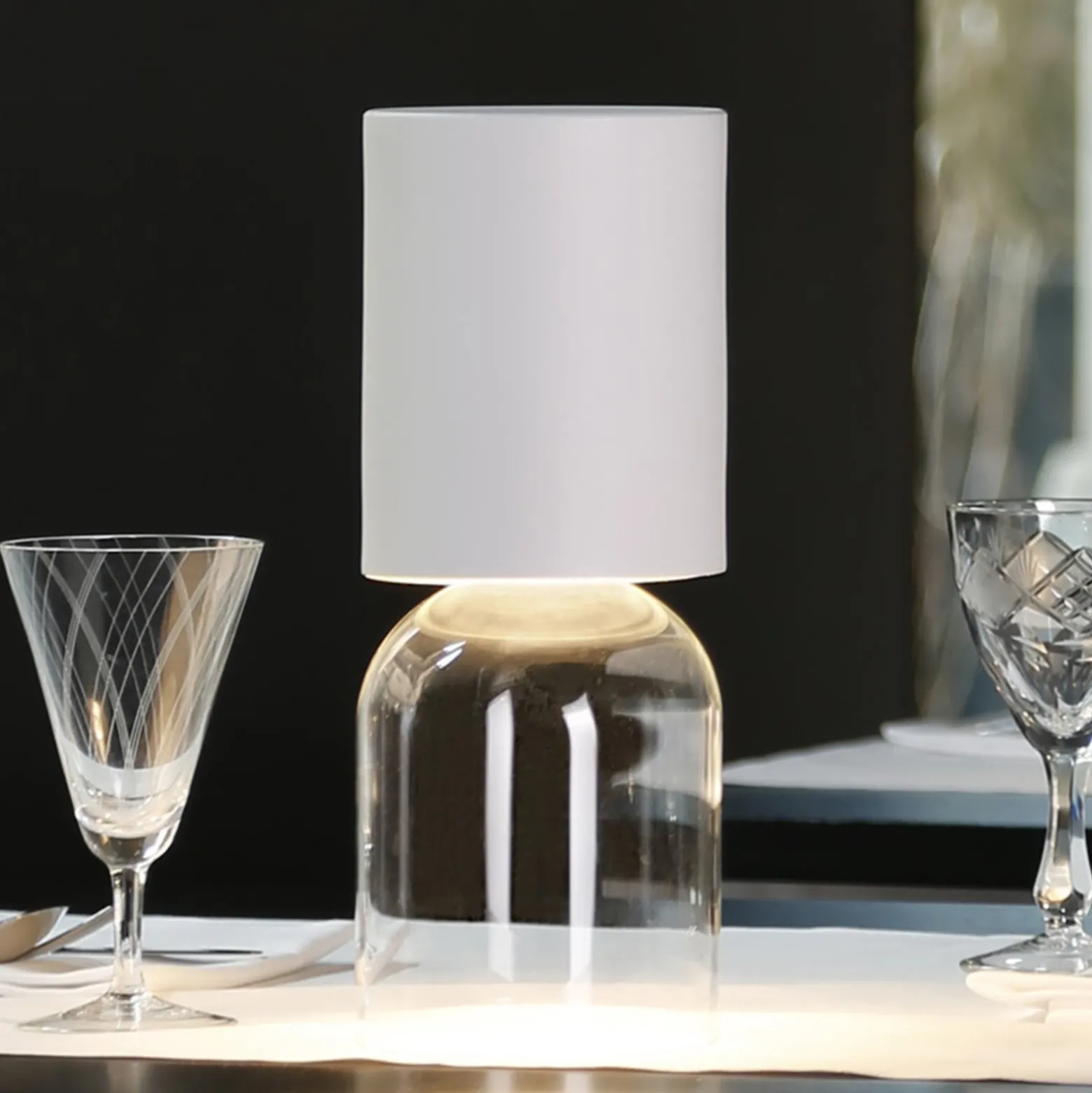 Luceplan Nui Mini Tischlampe mit Akku IP54, weiß