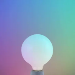 LUUMR Smart LED-Leuchtmittel matt E27 G125 7W Tuya WLAN CCT