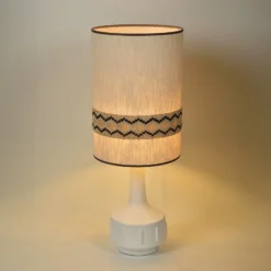 MARKET SET Tischlampe Jimmy, weiß/beigefarben, 83 cm, Borte