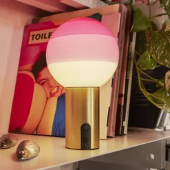 MARSET Akku-Tischlampe Dipping Light, rosa/messing, dim.