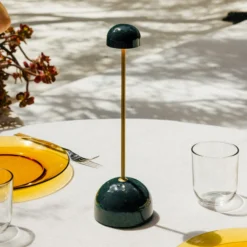 MARSET LED-Akku-Tischlampe Sips, grün/gold, 31 cm, Stahl