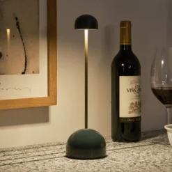 MARSET LED-Akku-Tischlampe Sips, grün/gold, 31 cm, Stahl