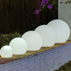 Newgarden Buly LED-Solarleuchte Kugel IP65, Ø 30cm