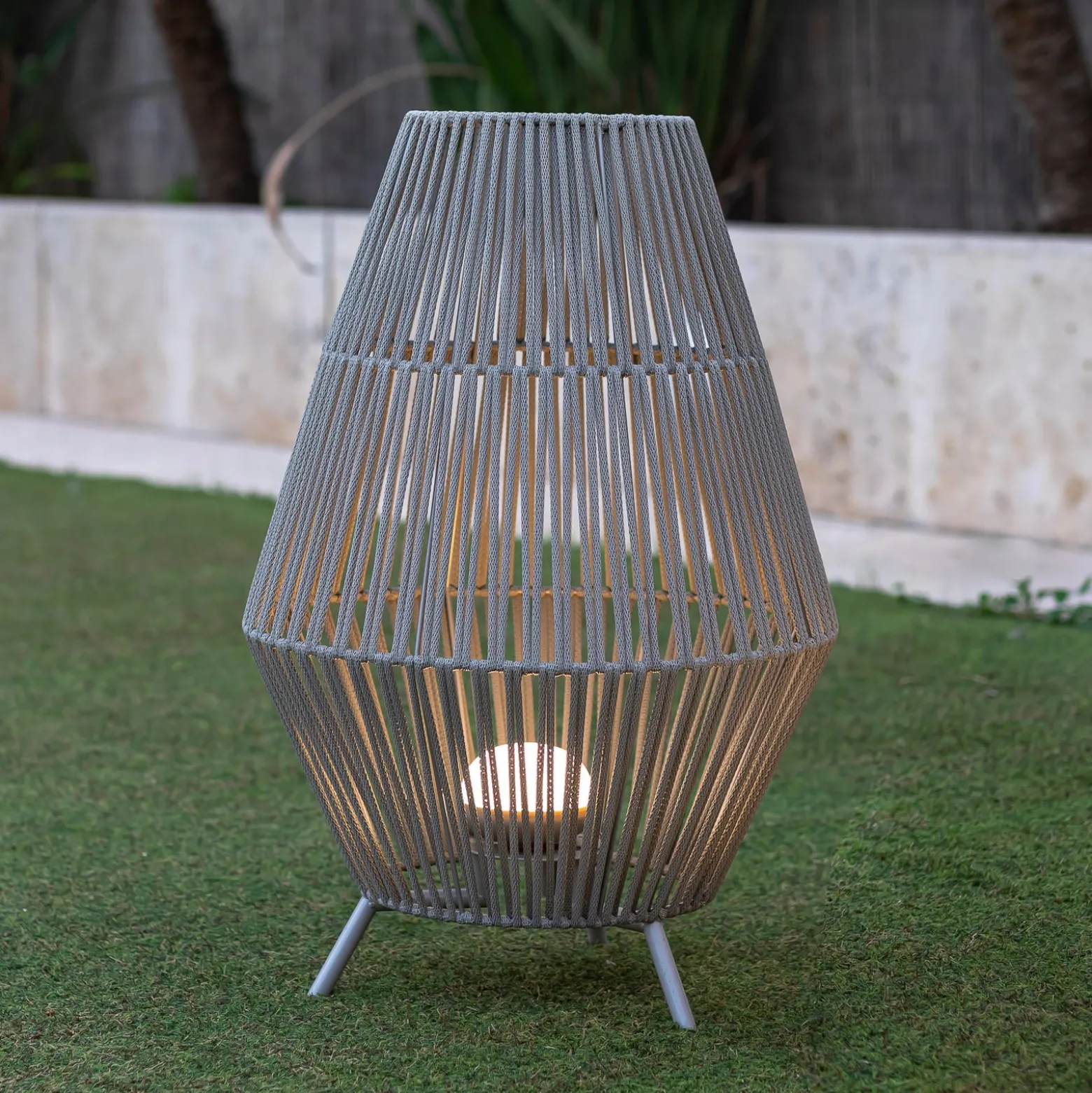 Newgarden Conta LED-Akku-Tischlampe taupe 72cm