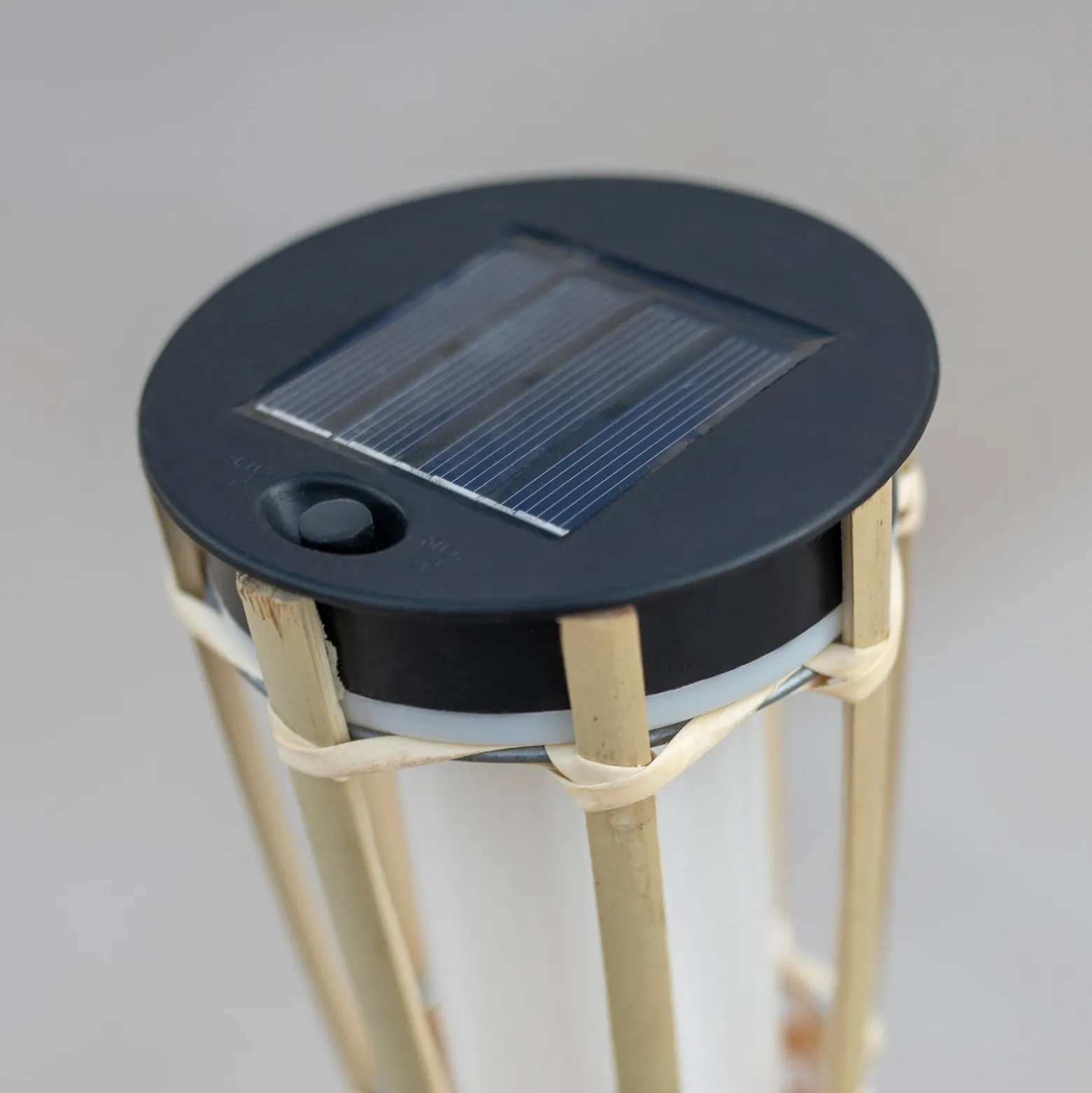 Newgarden Hiama LED-Solar-Gartenfackel aus Bambus