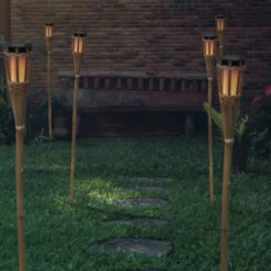 Newgarden Hiama LED-Solar-Gartenfackel aus Bambus