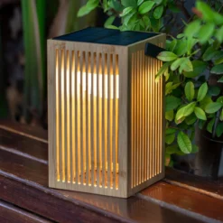 Newgarden Okinawa LED-Solar-Tischlampe aus Bambus