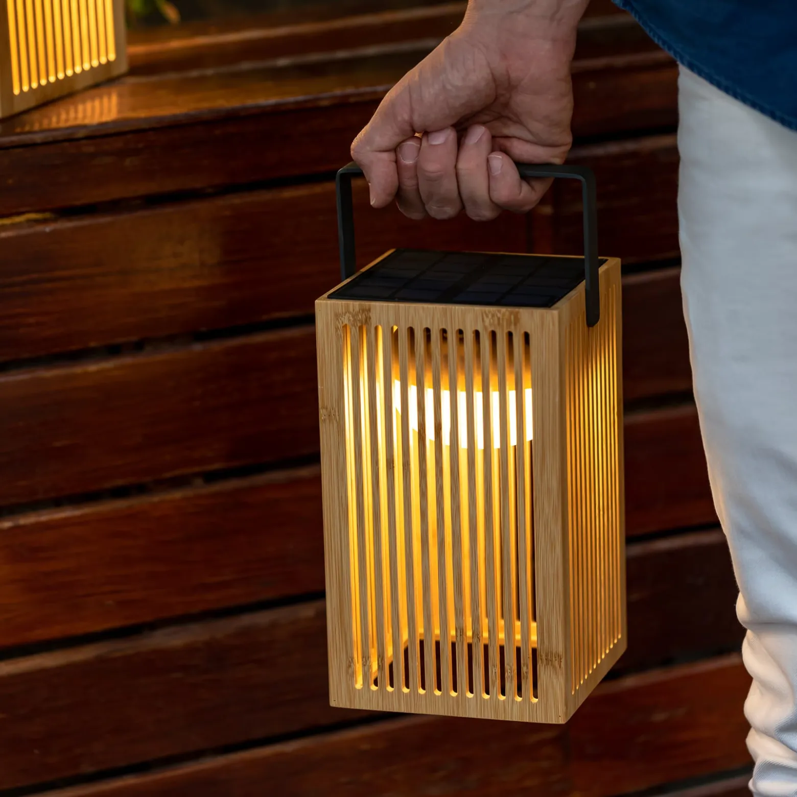 Newgarden Okinawa LED-Solar-Tischlampe aus Bambus