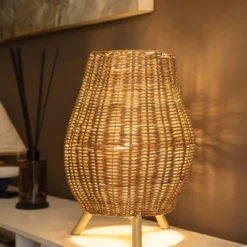 Newgarden Saona LED-Tischleuchte aus Rattan