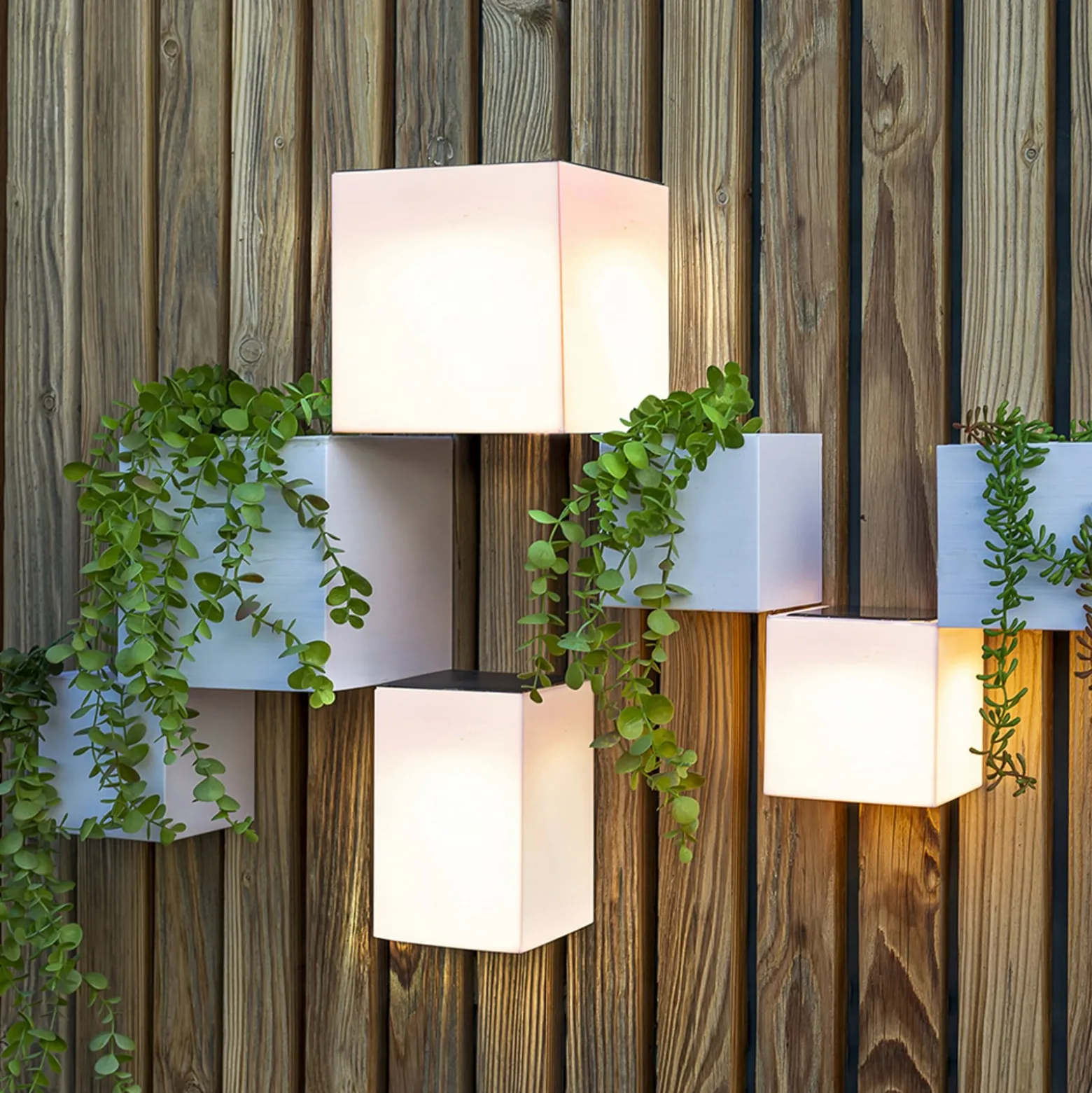 Newgarden Wally LED-Solarwandleuchte, 18x18 cm