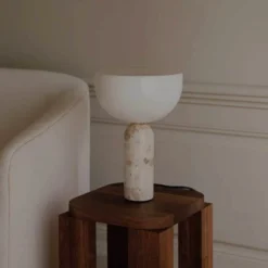 NEW WORKS Tischleuchte Kizu Small, beige, Marmor, E14