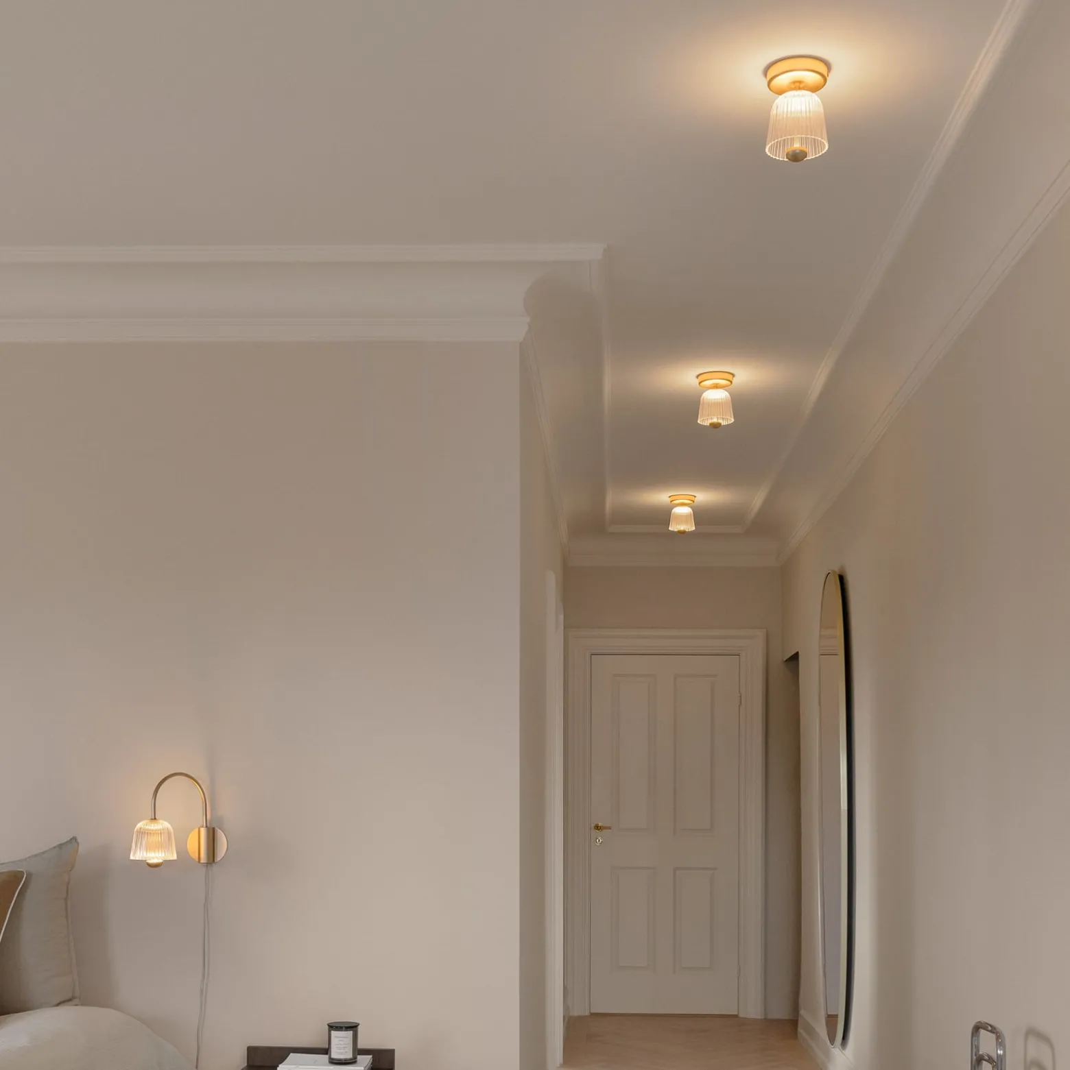 Nuura LED-Deckenlampe Asteea, Ø 12 cm, messingfarben/klar