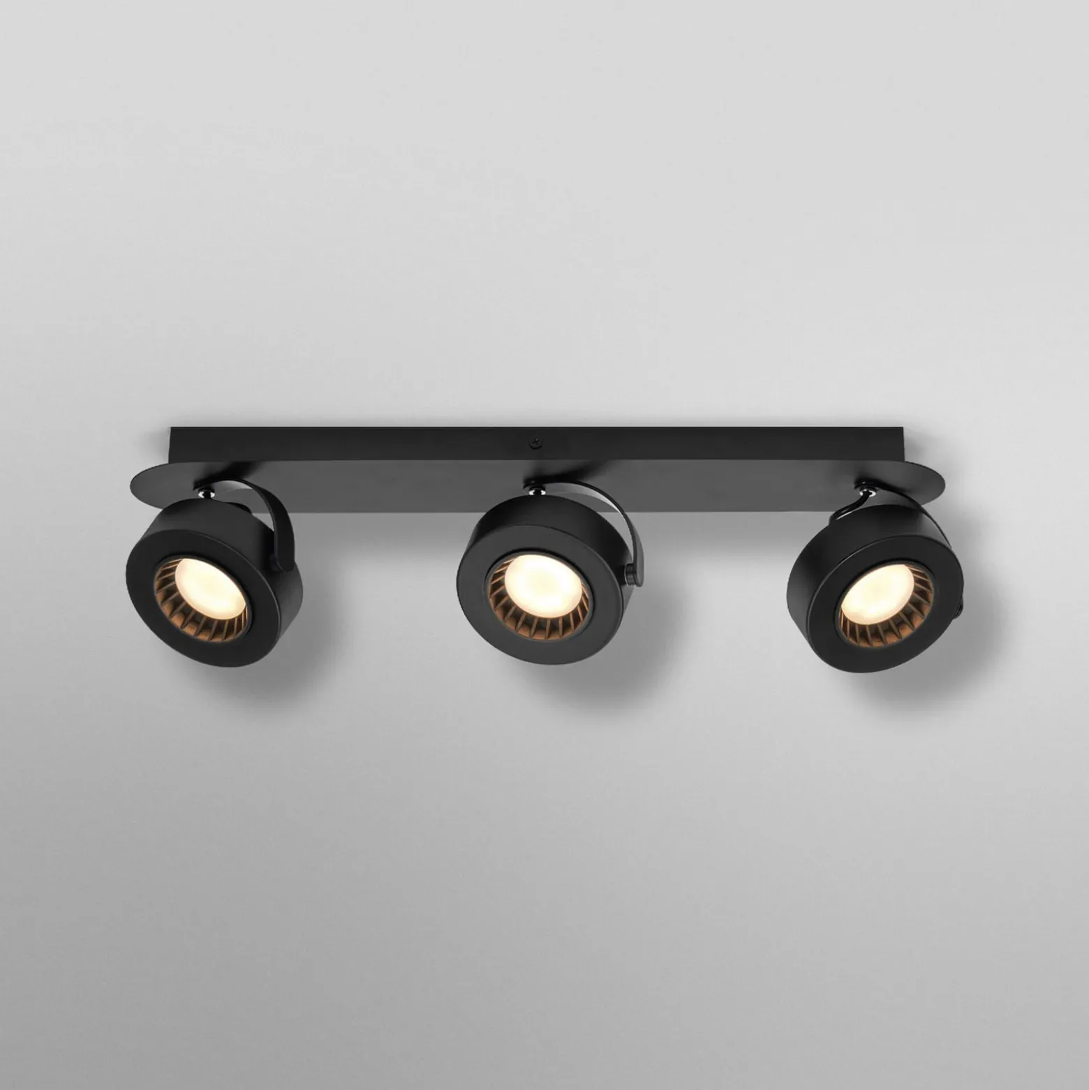 OSRAM LED-Deckenstrahler VENUS schwarz 3-flg. Metall 3.000 K
