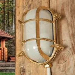 Ovale Außen-Wandleuchte Bengt messing, Glas opal