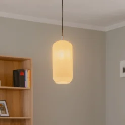 Pendellampe Kaja mit Glasschirm lang, opal