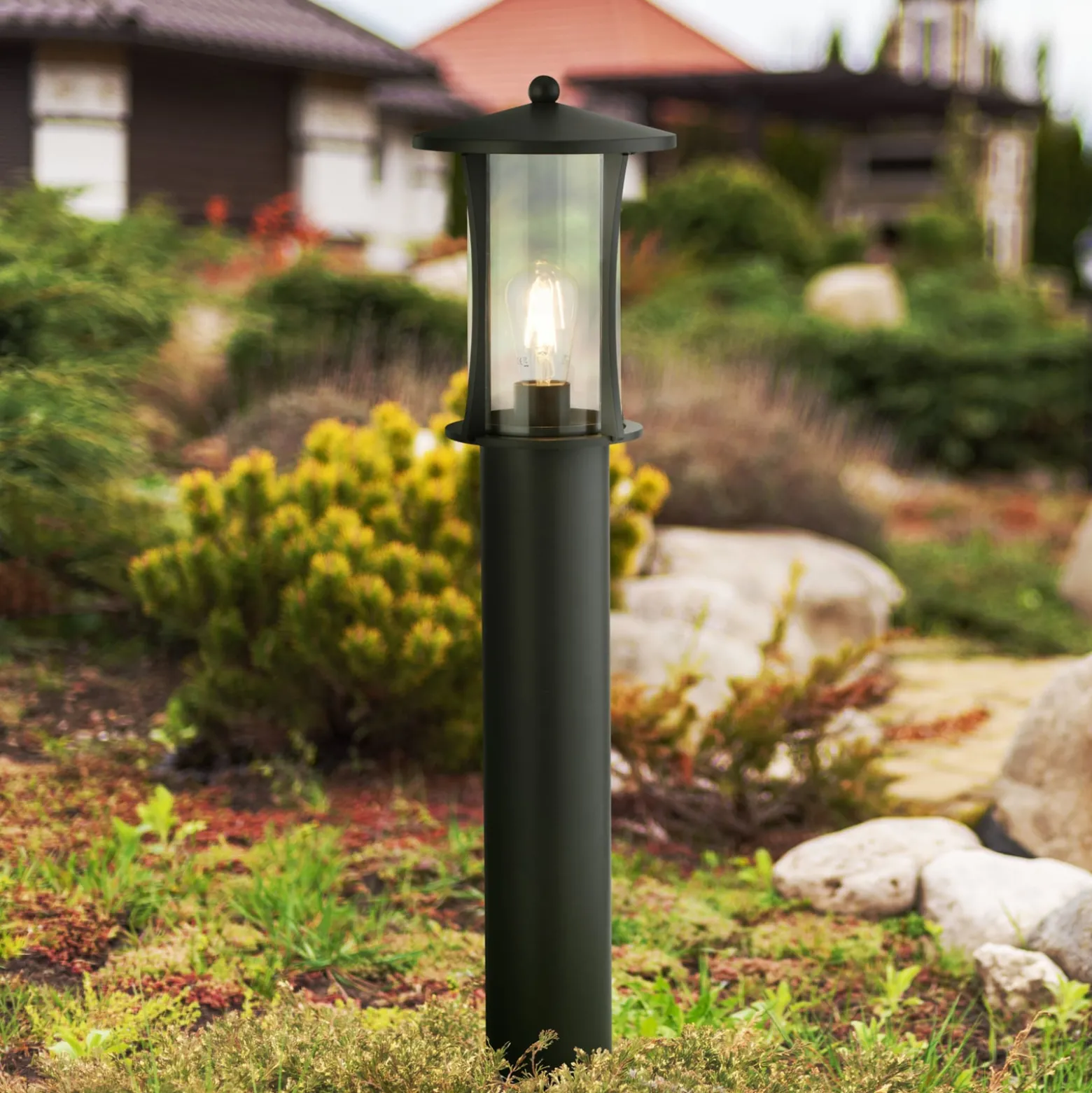 Pollerleuchte Pagoda, IP44, schwarz, Höhe 73 cm, Metall
