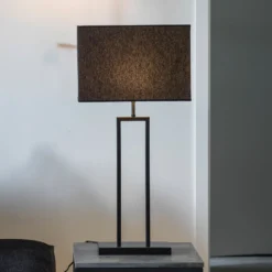 PR Home Rod Tischleuchte ganz in Schwarz