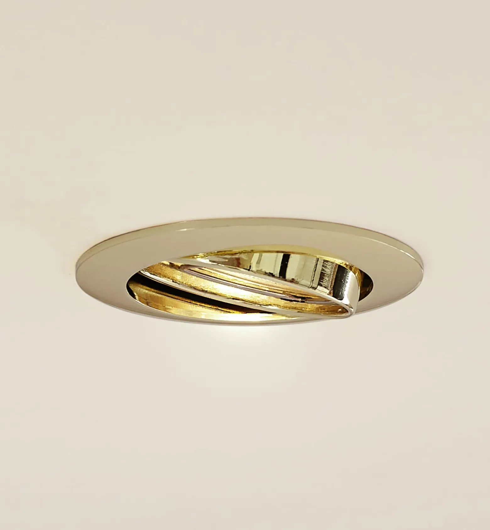 Prios Deckeneinbauleuchte Fibur, gold, Zink, Ø 8,2 cm