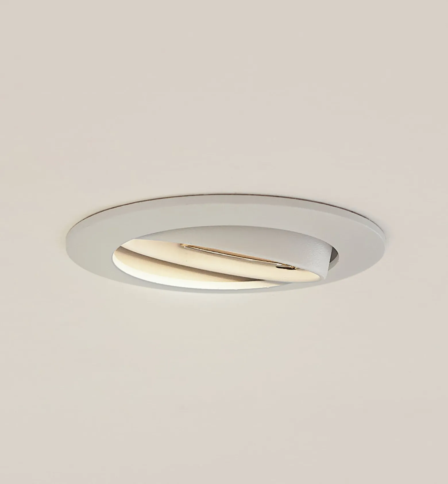 Prios Deckeneinbauleuchte Fibur, weiß, Zink, Ø 8,2 cm