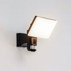 Prios LED-Außenwandstrahler Avayah, Bewegungsmelder, IP44